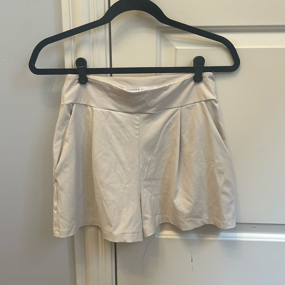 Susana Monaco cream shorts